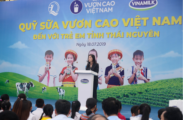 Vinamilk - Top 1 kinh doanh - Nỗ lực vì sứ mệnh “Để mọi trẻ em đều được uống sữa mỗi ngày” - Hình 2 Vinamilk - Top 1 kinh doanh - No luc vi su menh “De moi tre em deu duoc uong sua moi ngay”-Hinh-2