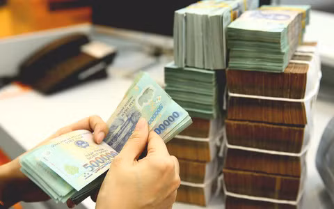 Thanh khoan cac NHTM doi dao, lai suat tien gui co the giam tiep?