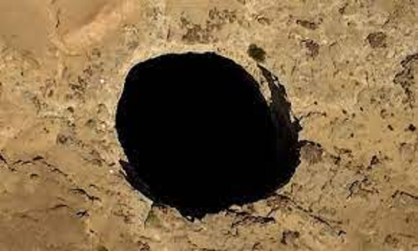 Bất ngờ phát hiện thứ kinh khủng trong 'giếng địa ngục' - Hình 2 Bat ngo phat hien thu kinh khung trong 'gieng dia nguc'-Hinh-2