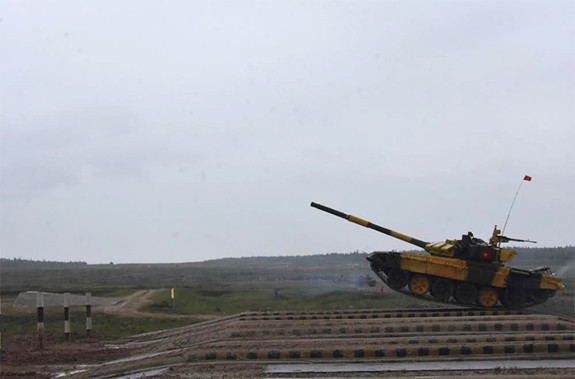 Đội tuyển xe tăng Việt Nam xếp thứ 2 trong ngày đầu đua tài - Hình 3 Doi tuyen xe tang Viet Nam xep thu 2 trong ngay dau dua tai-Hinh-3