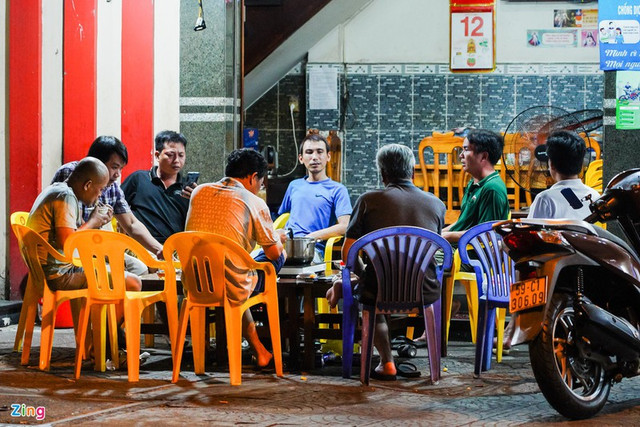 TPHCM tiếp tục hạn chế tụ tập trên 20 người, quán bar, spa, rạp chiếu phim TPHCM tiep tuc han che tu tap tren 20 nguoi, quan bar, spa, rap chieu phim