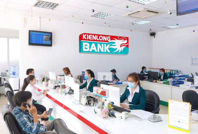 Vì sao KienLongBank phải hạ giá bán 176 triệu cổ phiếu Sacombank để thu hồi nợ? Vi sao KienLongBank phai ha gia ban 176 trieu co phieu Sacombank de thu hoi no?