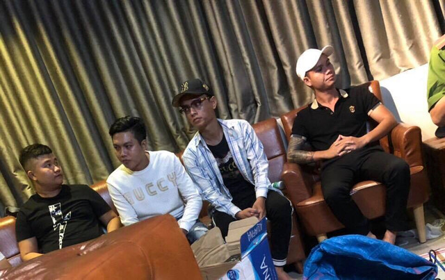 Tiệc ma tuý của nhóm dân chơi trong quán cà phê ở trung tâm Sài Gòn - Hình 3 Tiec ma tuy cua nhom dan choi trong quan ca phe o trung tam Sai Gon-Hinh-3