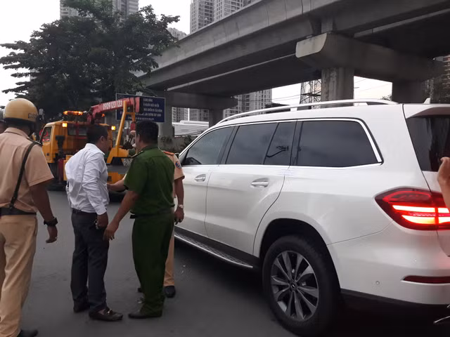 Pho giam doc dia oc Truong Loc co thu trong Mercedes 5 ty bi phat 700 nghin dong-Hinh-2