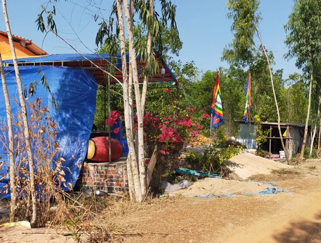 Cãi nhau với vợ, chồng tự đâm vào người đến chết Cai nhau voi vo, chong tu dam vao nguoi den chet