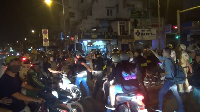 Xu ly 89 thanh nien 'di bao' sau tran thang cua doi U22 Viet Nam-Hinh-2