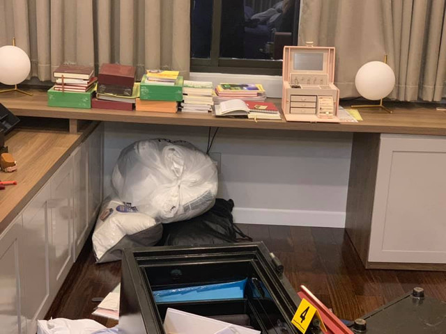 Cong an kham nghiem hien truong vu trom hon 5 ty o biet thu cua ca si Nhat Kim Anh-Hinh-3