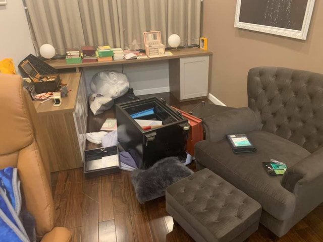 Công an khám nghiệm hiện trường vụ trộm hơn 5 tỷ ở biệt thự của ca sĩ Nhật Kim Anh - Hình 2 Cong an kham nghiem hien truong vu trom hon 5 ty o biet thu cua ca si Nhat Kim Anh-Hinh-2