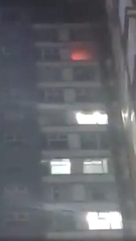 Cư dân hốt hoảng tháo chạy tán loạn khỏi chung cư Xi Grand Court bốc cháy Cu dan hot hoang thao chay tan loan khoi chung cu Xi Grand Court boc chay