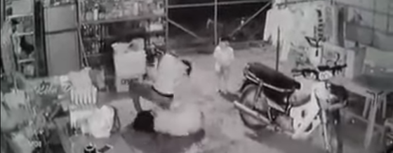 Khởi tố vụ án chồng đánh vợ, dìm xuống hồ Khoi to vu an chong danh vo, dim xuong ho
