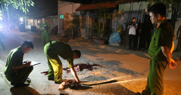 Mâu thuẫn tình cảm, thanh niên trút mưa dao vào bạn gái Mau thuan tinh cam, thanh nien trut mua dao vao ban gai