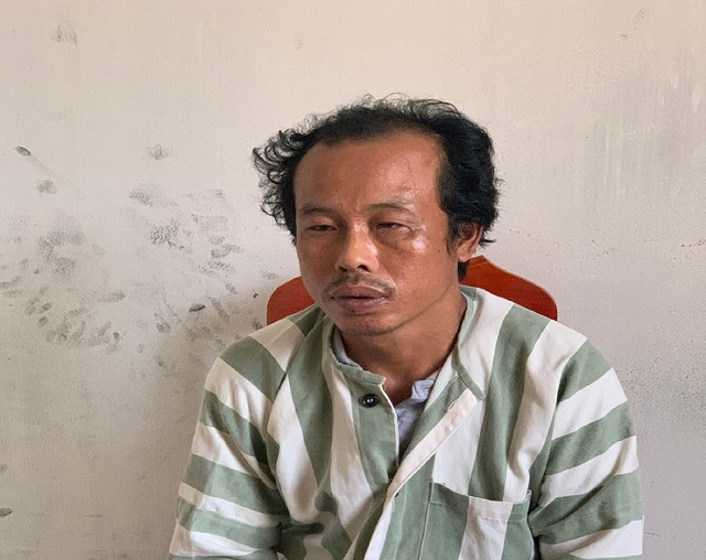 Người đàn ông dùng liềm cắt cổ vợ hờ vì nghi ngờ ngoại tình Nguoi dan ong dung liem cat co vo ho vi nghi ngo ngoai tinh