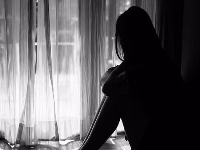 Bé gái 13 tuổi bị thanh niên 28 tuổi dụ quan hệ tình dục Be gai 13 tuoi bi thanh nien 28 tuoi du quan he tinh duc