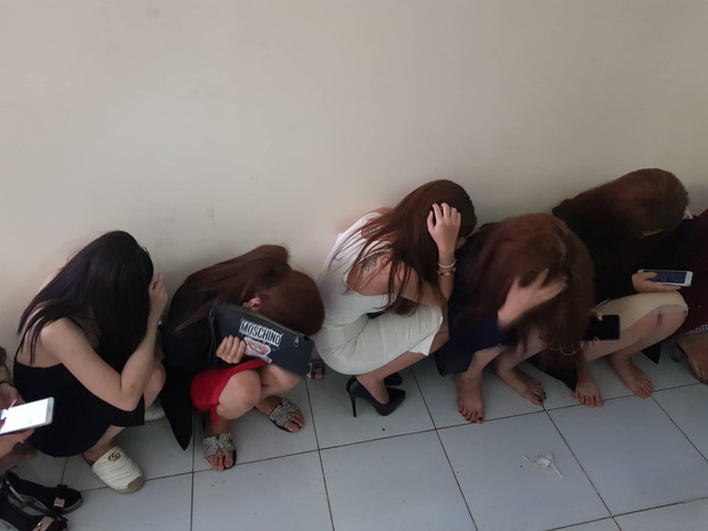 200 nam thanh nữ tú mở hội ma túy trong quán bar giữa Sài Gòn - Hình 2 200 nam thanh nu tu mo hoi ma tuy trong quan bar giua Sai Gon-Hinh-2