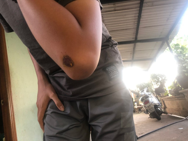 Cả gia đình đánh nhau với nhóm trộm có súng như phim giữa đêm - Hình 2 Ca gia dinh danh nhau voi nhom trom co sung nhu phim giua dem-Hinh-2