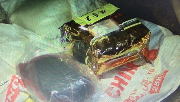 'Dính' tới ma tuý và vũ khí, Út Trọc cùng đồng bọn bị khởi tố - Hình 2 'Dinh' toi ma tuy va vu khi, Ut Troc cung dong bon bi khoi to-Hinh-2