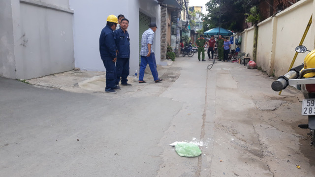 Điện lực TPHCM nói gì về vụ người đàn ông ngồi uống cà phê bị điện giật tử vong? - Hình 2 Dien luc TPHCM noi gi ve vu nguoi dan ong ngoi uong ca phe bi dien giat tu vong?-Hinh-2