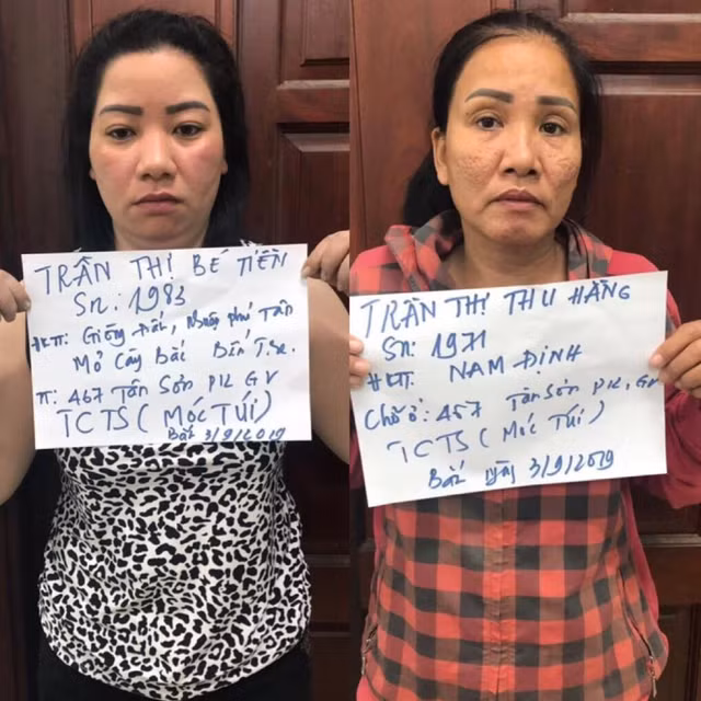 Hai nu quai yeu dong tinh du khach nam mua dam de trom tai san