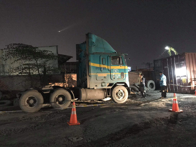 Nam tài xế tử vong bất thường trong cabin xe container ở bãi đậu - Hình 2 Nam tai xe tu vong bat thuong trong cabin xe container o bai dau-Hinh-2