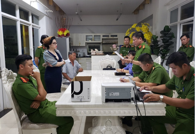 Nữ giám đốc Công ty Angel Lina lập ra các dự án 'ma' nào để lừa đảo chiếm đoạt gần 300 tỷ? Nu giam doc Cong ty Angel Lina lap ra cac du an 'ma' nao de lua dao chiem doat gan 300 ty?