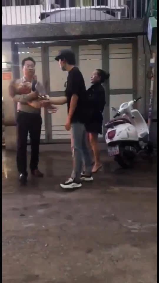 Khởi tố vụ án thẩm phán và giảng viên bị tố “bắt cóc” 3 cháu nhỏ ở Sài Gòn Khoi to vu an tham phan va giang vien bi to “bat coc” 3 chau nho o Sai Gon