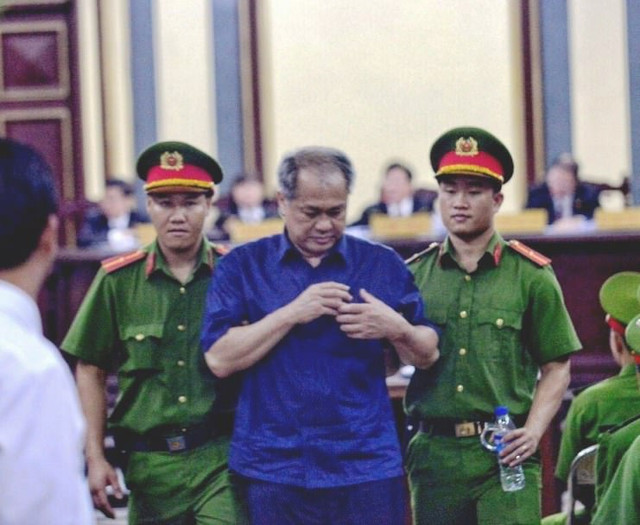 Khởi tố 4 cựu cán bộ ngân hàng liên quan đến đại gia Trầm Bê Khoi to 4 cuu can bo ngan hang lien quan den dai gia Tram Be