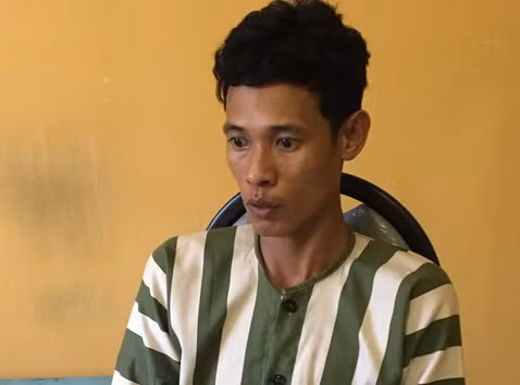 Doi tien khong duoc, nguoi dan ong sat hai cha ban gai cu