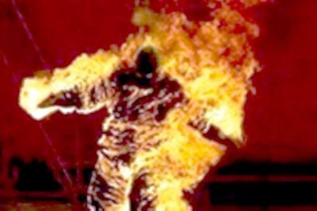 Chồng phóng hoả đốt vợ cũ cùng con trai 14 tuổi ở Sài Gòn Chong phong hoa dot vo cu cung con trai 14 tuoi o Sai Gon