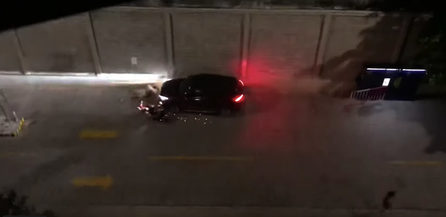 Vụ thanh niên lái ô tô tông 2 người ở chung cư Gold View: Do giành chỗ đậu xe - Hình 2 Vu thanh nien lai o to tong 2 nguoi o chung cu Gold View: Do gianh cho dau xe-Hinh-2