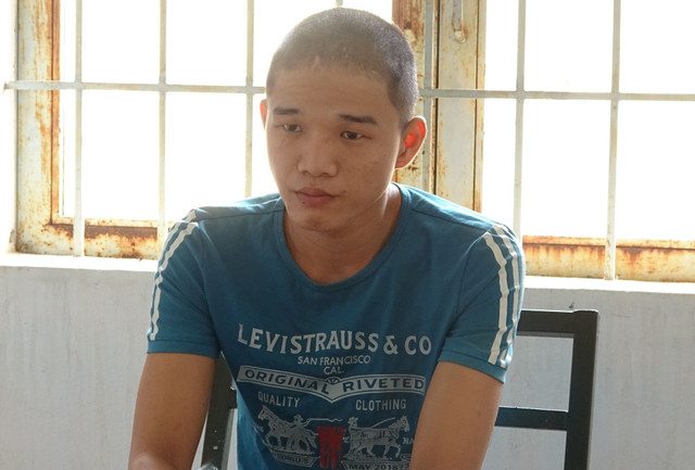 Cha mẹ đi cạo mủ cao su giữa khuya, bé gái 11 tuổi bị thanh niên 9X sờ vào vùng nhạy cảm Cha me di cao mu cao su giua khuya, be gai 11 tuoi bi thanh nien 9X so vao vung nhay cam