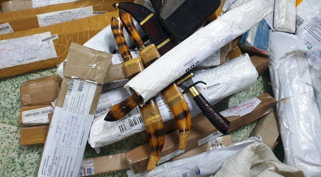 Đường dây 'hàng nóng' cực lớn vận chuyển bằng đường bưu điện từ phía Bắc vào Sài Gòn - Hình 2 Duong day 'hang nong' cuc lon van chuyen bang duong buu dien tu phia Bac vao Sai Gon-Hinh-2