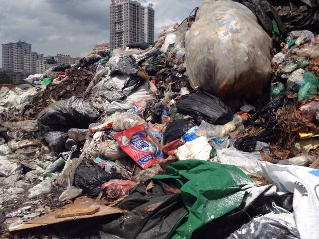 Can canh nui rac chat thanh “nui” giu thu do, mui hoi nong nac-Hinh-3