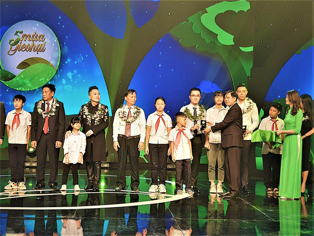 Vinamilk trao tặng những cơ hội cùng chương trình “Cặp lá yêu thương“ - Hình 4 Vinamilk trao tang nhung co hoi cung chuong trinh “Cap la yeu thuong“-Hinh-4