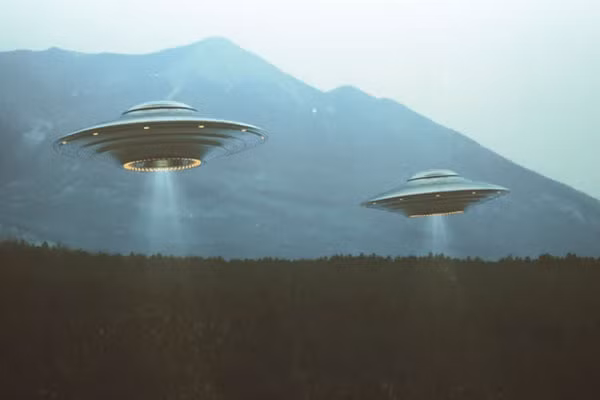 “Cong nghe cua UFO vuot xa con nguoi 1.000 nam“-Hinh-9