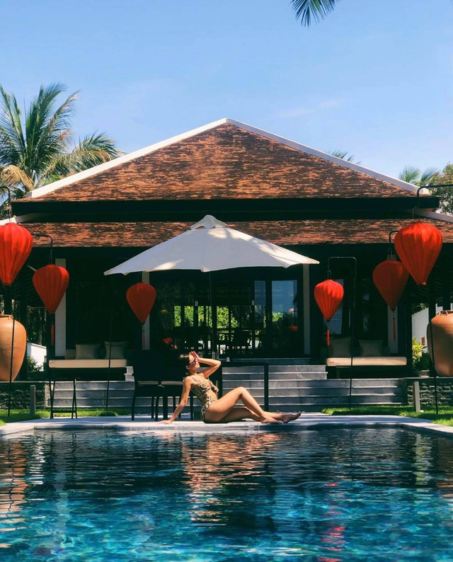 Rich kid Tiên Nguyễn diện áo tắm nóng bỏng Rich kid Tien Nguyen dien ao tam nong bong