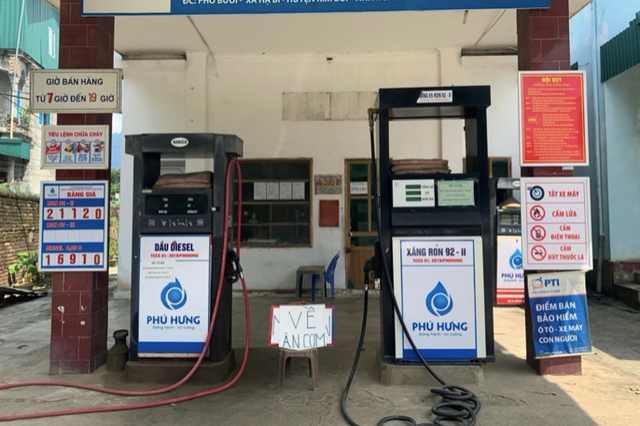 Ngừng bán treo bảng 'về ăn cơm', một cửa hàng xăng dầu bị phạt tiền Ngung ban treo bang 've an com', mot cua hang xang dau bi phat tien