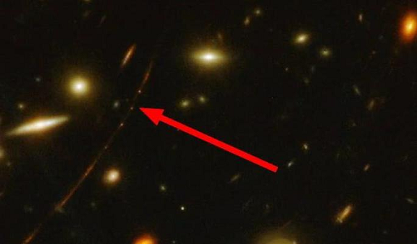 NASA “bắt” được một bóng ma “xuyên không” từ 13 tỷ năm trước NASA “bat” duoc mot bong ma “xuyen khong” tu 13 ty nam truoc