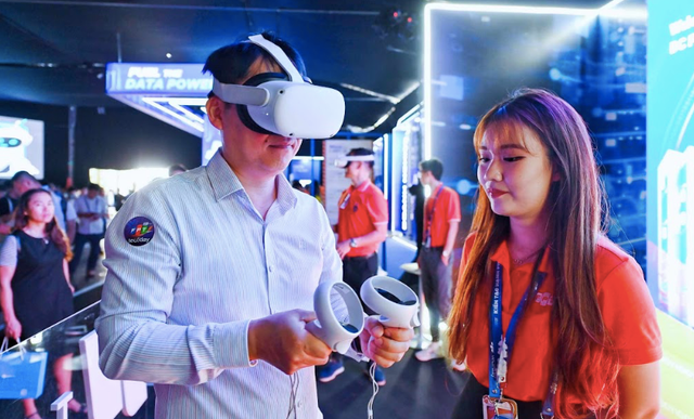 FPT bao lai 2023 toi 9.203 ty, dich vu CNTT nuoc ngoai dat 1 ty USD