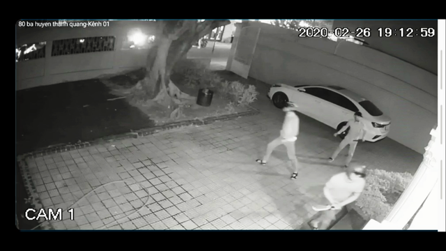 Bắt 2 đối tượng mang hung khí xông vào biệt thự của đại Đà Nẵng đập phá Bat 2 doi tuong mang hung khi xong vao biet thu cua dai Da Nang dap pha