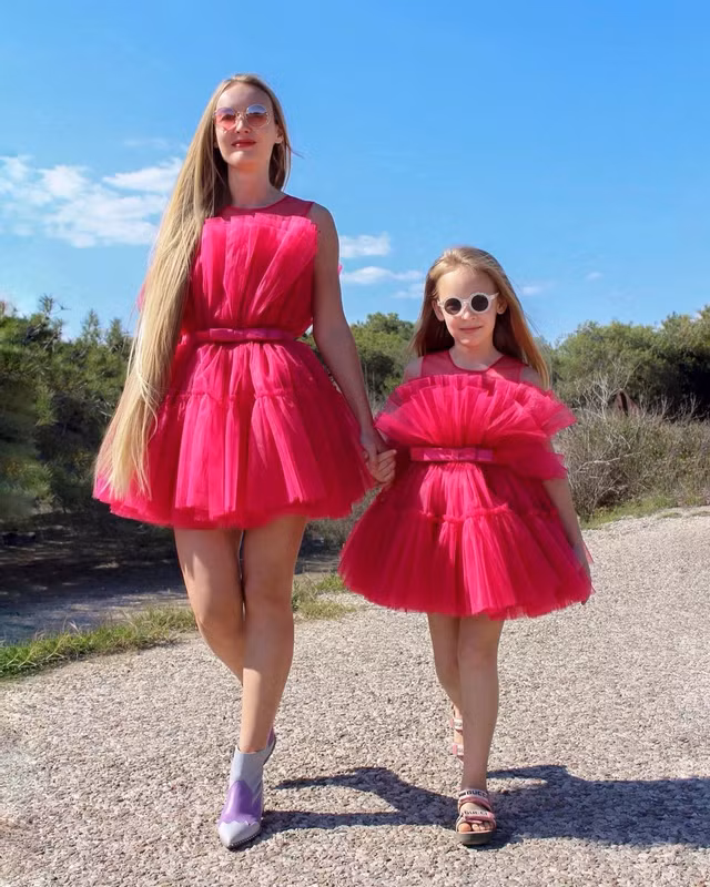 Hai me con tai hien vay hieu tu vat lieu gan gui