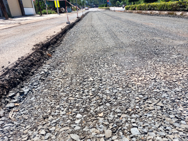 Dong Xoai (Binh Phuoc): Vi sao duong Ho Xuan Huong cu sua lai hong?-Hinh-10