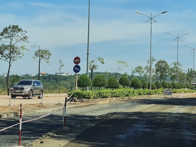 Dong Xoai (Binh Phuoc): Vi sao duong Ho Xuan Huong cu sua lai hong?-Hinh-12