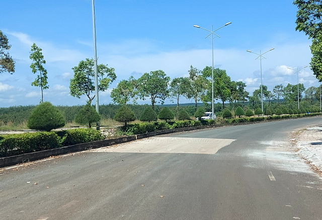 Dong Xoai (Binh Phuoc): Vi sao duong Ho Xuan Huong cu sua lai hong?