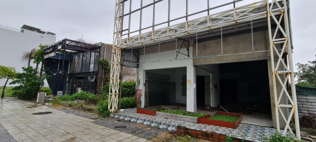 Nhà hàng, khách sạn trên tuyến đường 5 sao ở Đà Nẵng bỏ hoang vì vắng khách - Hình 6 Nha hang, khach san tren tuyen duong 5 sao o Da Nang bo hoang vi vang khach-Hinh-6