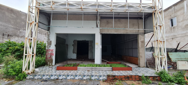 Nhà hàng, khách sạn trên tuyến đường 5 sao ở Đà Nẵng bỏ hoang vì vắng khách - Hình 7 Nha hang, khach san tren tuyen duong 5 sao o Da Nang bo hoang vi vang khach-Hinh-7
