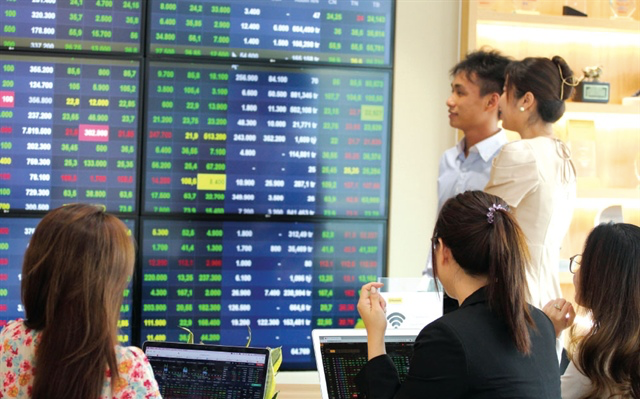 VN-Index se van dong trong vung 1.060 - 1.150 thang cuoi nam 2023?