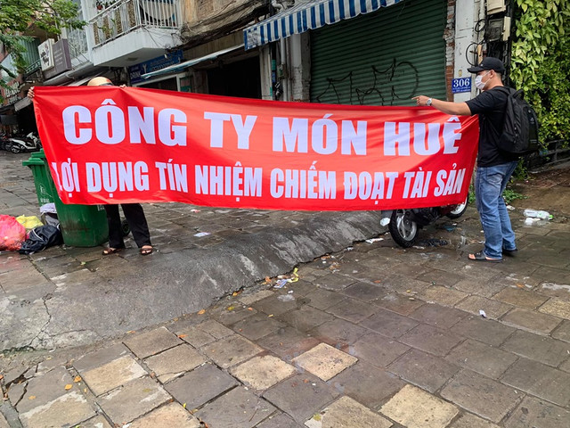 Người đứng sau chuỗi nhà hàng Món Huế bị tố nợ tiền nhà cung cấp là ai? Nguoi dung sau chuoi nha hang Mon Hue bi to no tien nha cung cap la ai?