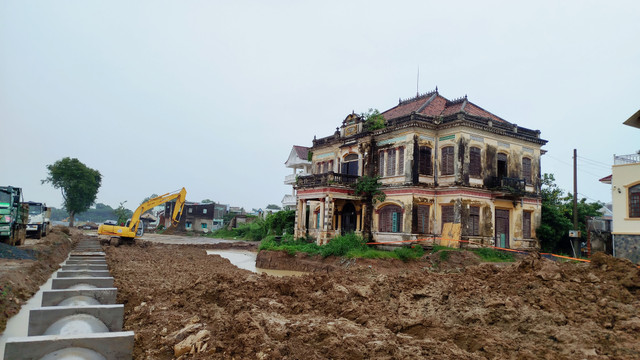 Biệt thự cổ ở Đồng Nai hơn 100 tuổi nguy cơ bị xóa sổ Biet thu co o Dong Nai hon 100 tuoi nguy co bi xoa so