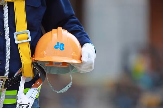 Lanh dao Xay dung Hoa Binh: Ty le thu hoi cong no tang qua cac nam, binh quan dat 89%