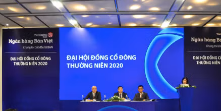 Ba Nguyen Thanh Phuong tiep tuc trung cu HDQT Ngan hang Ban Viet